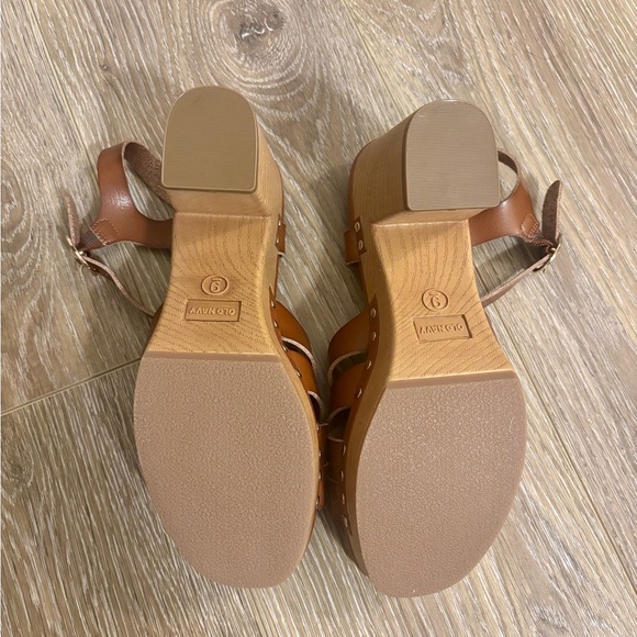 Old Navy Tan Strappy Platform Sandals - Picture 3 of 3